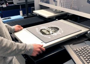 •DTG-Druckmaschine von Kornit