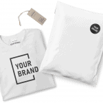 Print-on-Demand Branding-Beispiele: Shirt, Hangtag, Verpackung mit Logo-Aufschrift "Your Brand"